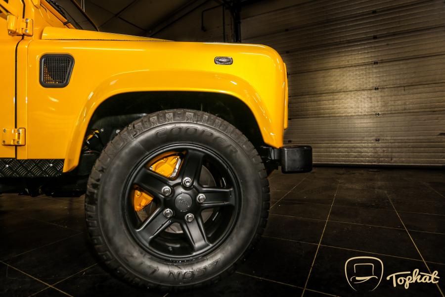 Детали экстерьера Land Rover Defender 90 by TopHat Classics 2017 года  (фото 11 из 68)